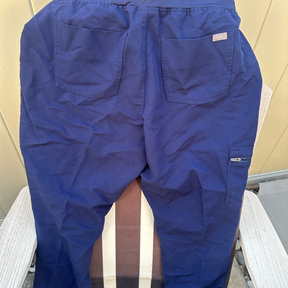 Figs women’s scrub navy bottoms SZ Medium/Petite